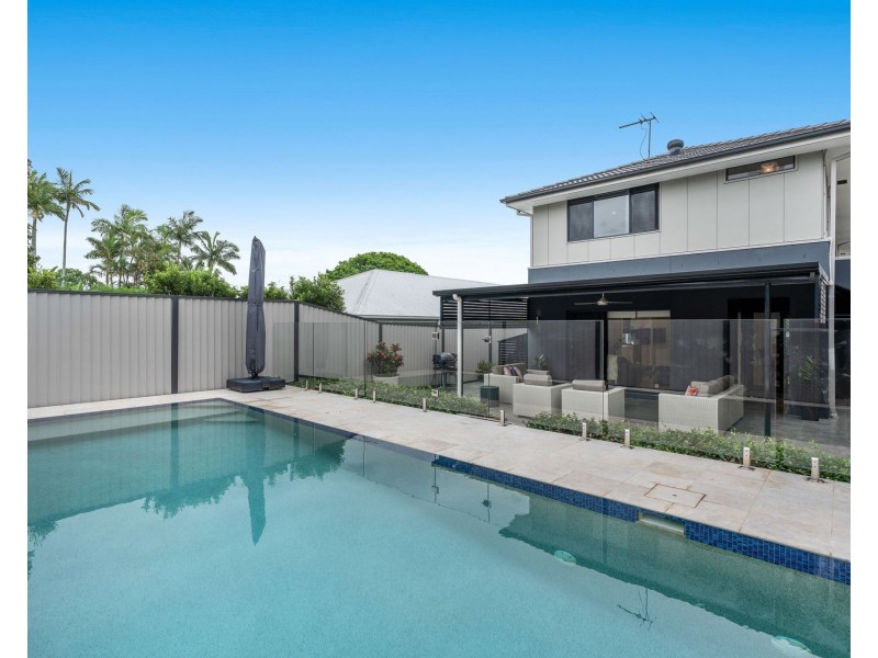 71 Hutton Ave, Wynnum QLD 4178