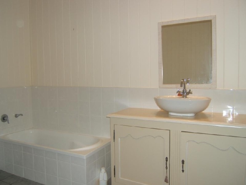 33 Wesley Street, Windsor QLD 4030