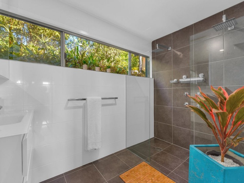 8 Koolewong Street, Stafford Heights QLD 4053