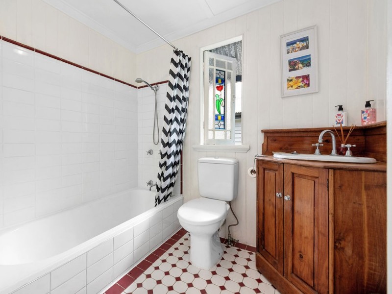 19 Black Street, Yeerongpilly QLD 4105