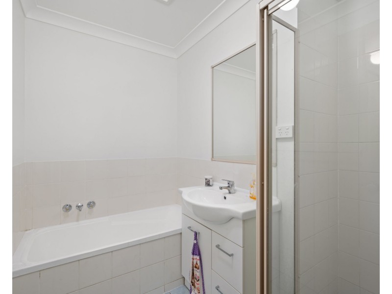 24 Camille Crescent, Wynnum West QLD 4178