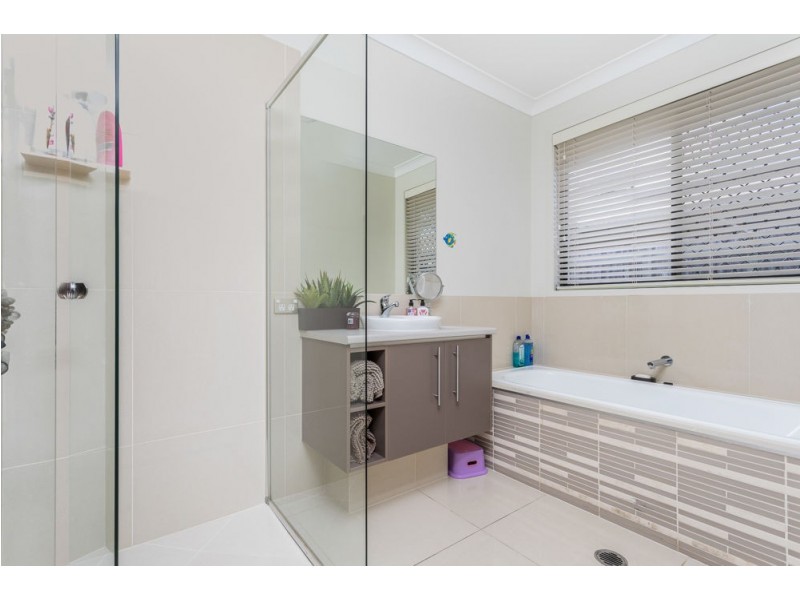 4 Ginger Crescent, Griffin QLD 4503