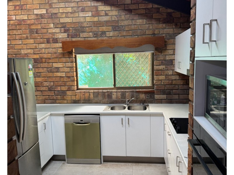 34 MURRAY COURT, Beachmere QLD 4510