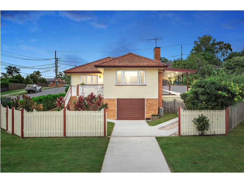 102 Minto Crescent, Arana Hills QLD 4054