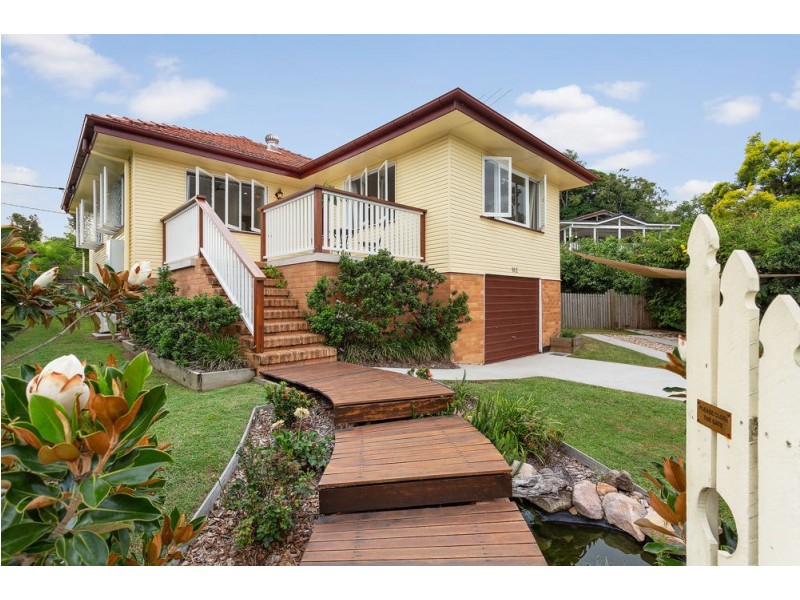 102 Minto Crescent, Arana Hills QLD 4054