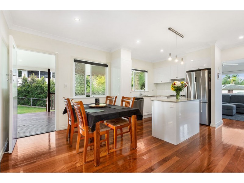 102 Minto Crescent, Arana Hills QLD 4054