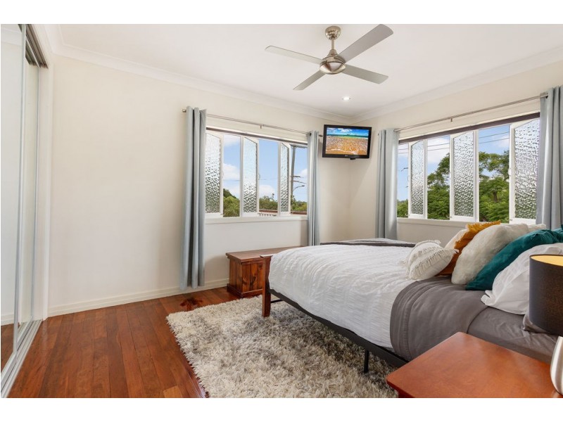 102 Minto Crescent, Arana Hills QLD 4054