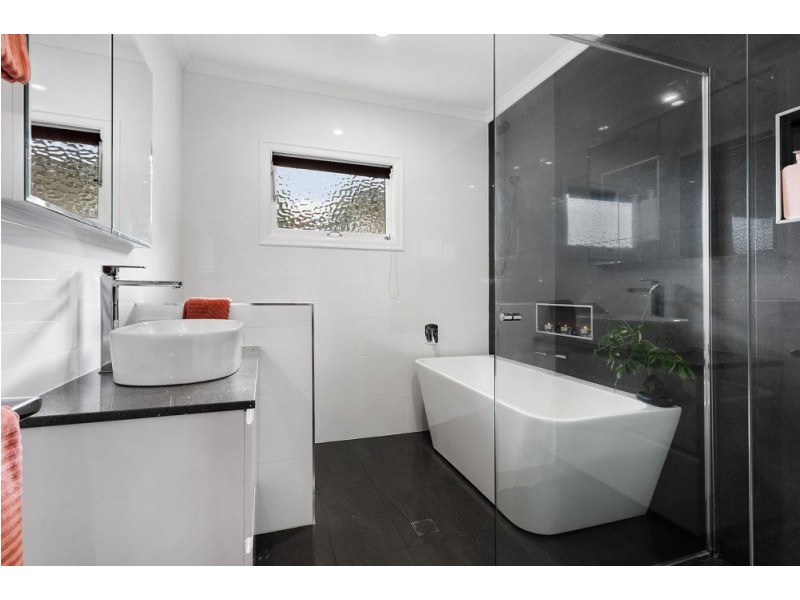 102 Minto Crescent, Arana Hills QLD 4054