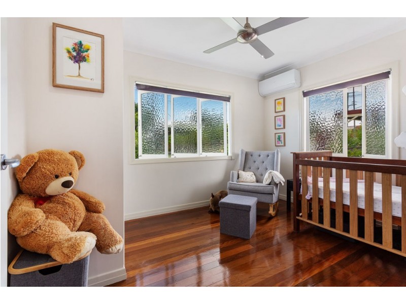 102 Minto Crescent, Arana Hills QLD 4054