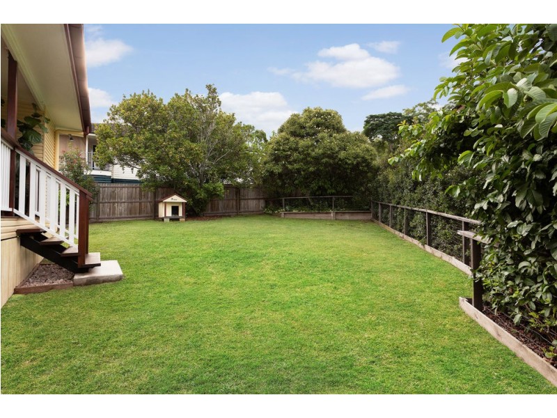 102 Minto Crescent, Arana Hills QLD 4054