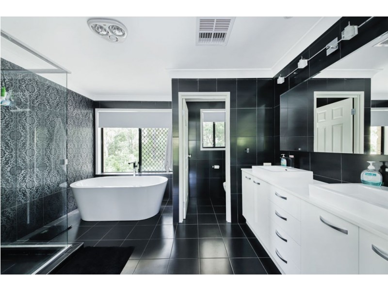 29 Talisman Court, Eatons Hill QLD 4037