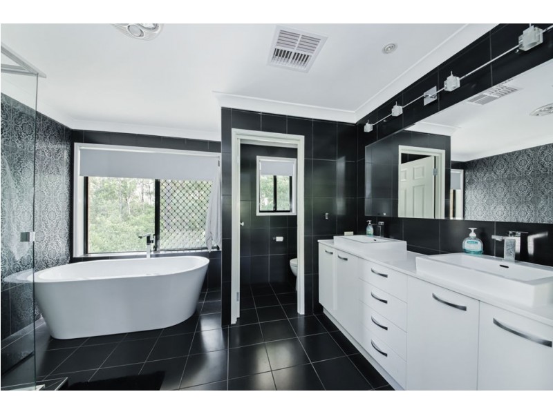 29 Talisman Court, Eatons Hill QLD 4037
