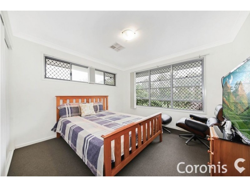 8 Worchester Crescent, Wakerley QLD 4154