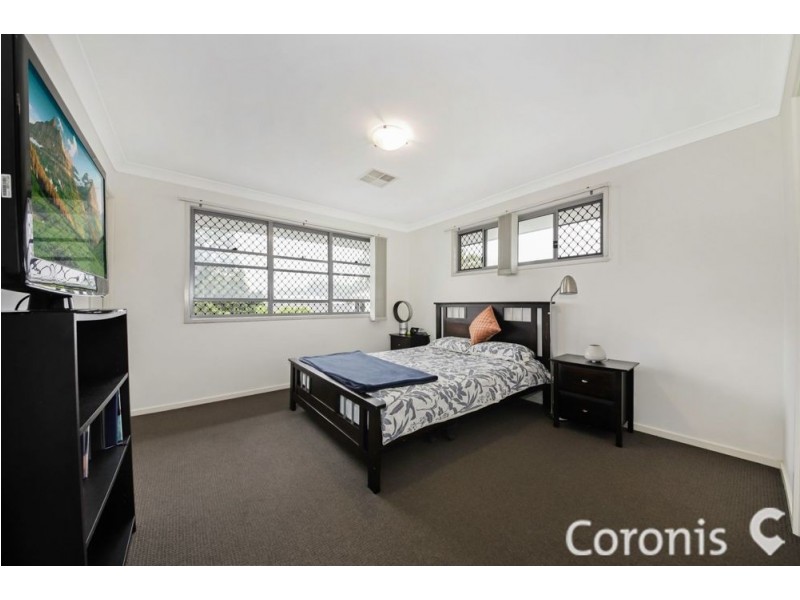 8 Worchester Crescent, Wakerley QLD 4154