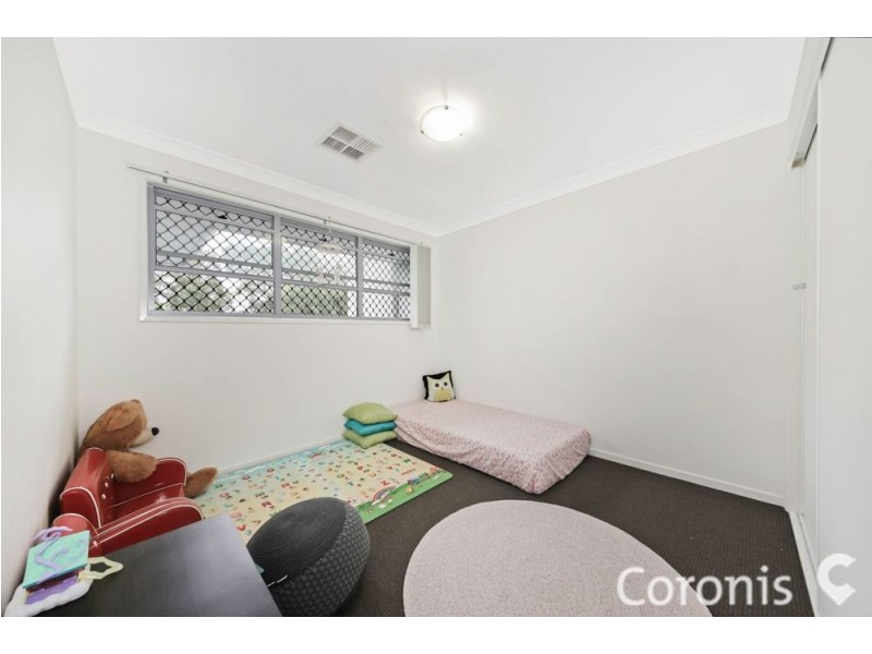 8 Worchester Crescent, Wakerley QLD 4154