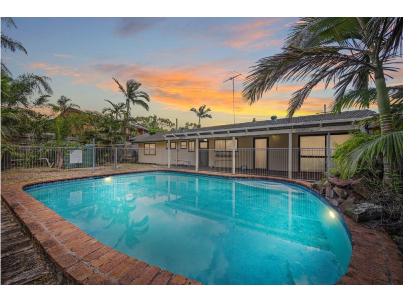 8 Caneby Street, Everton Hills QLD 4053