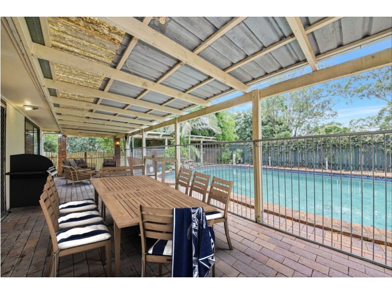 8 Caneby Street, Everton Hills QLD 4053