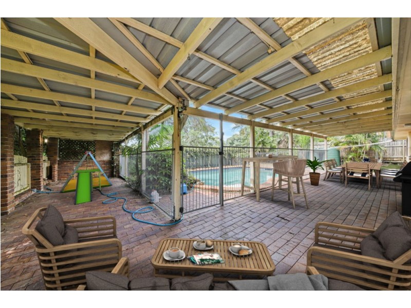 8 Caneby Street, Everton Hills QLD 4053