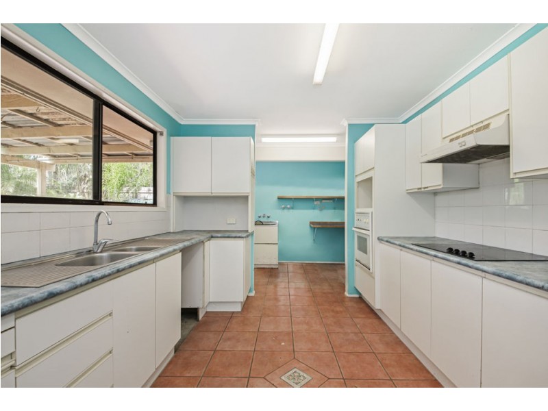 8 Caneby Street, Everton Hills QLD 4053