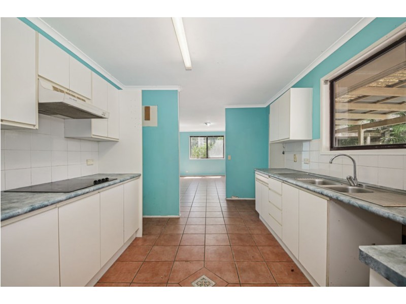 8 Caneby Street, Everton Hills QLD 4053