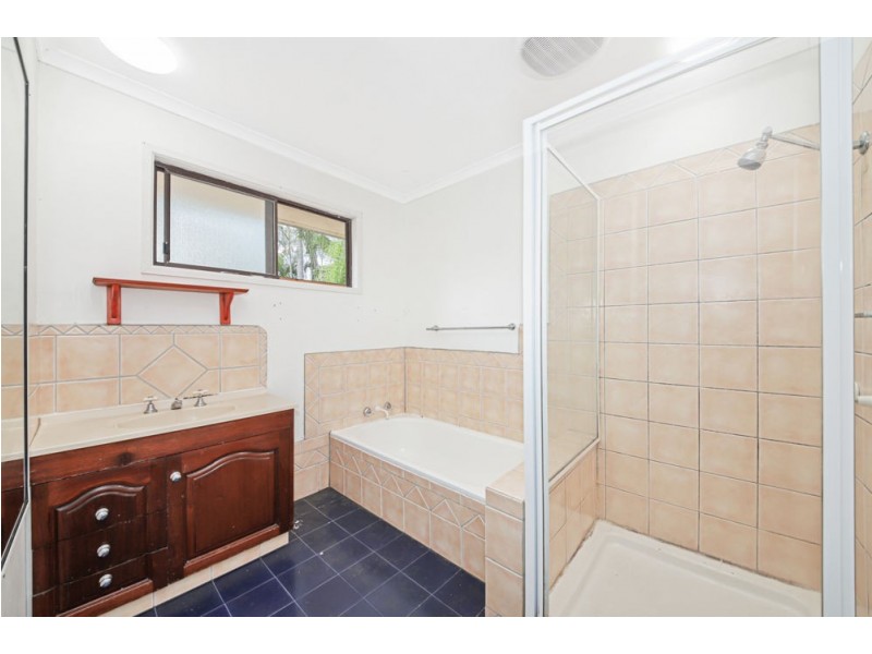 8 Caneby Street, Everton Hills QLD 4053