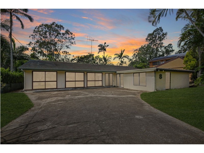 8 Caneby Street, Everton Hills QLD 4053