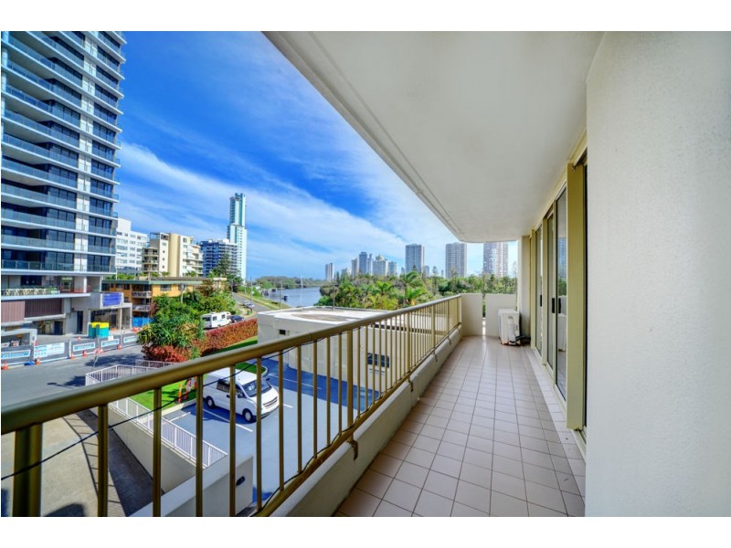 34/1 Serisier Ave, Main Beach QLD 4217