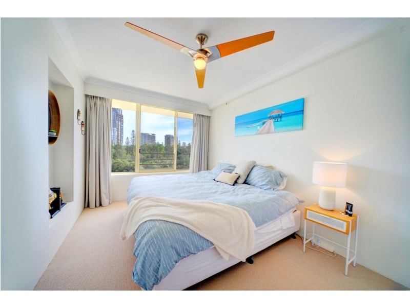 34/1 Serisier Ave, Main Beach QLD 4217