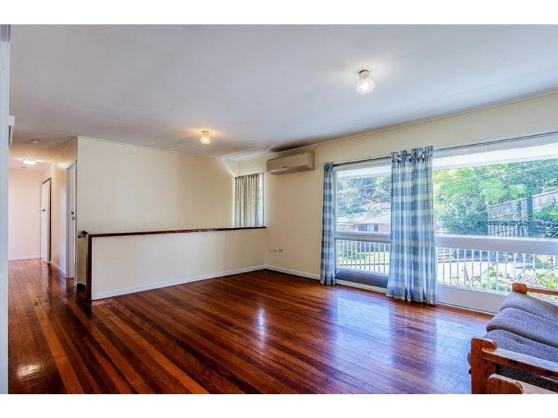 4 LANARK STREET, Kenmore QLD 4069