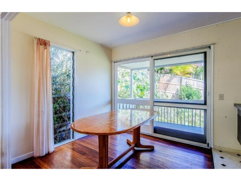 4 LANARK STREET, Kenmore QLD 4069