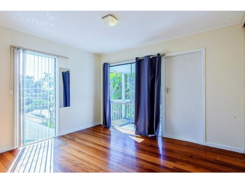 4 LANARK STREET, Kenmore QLD 4069