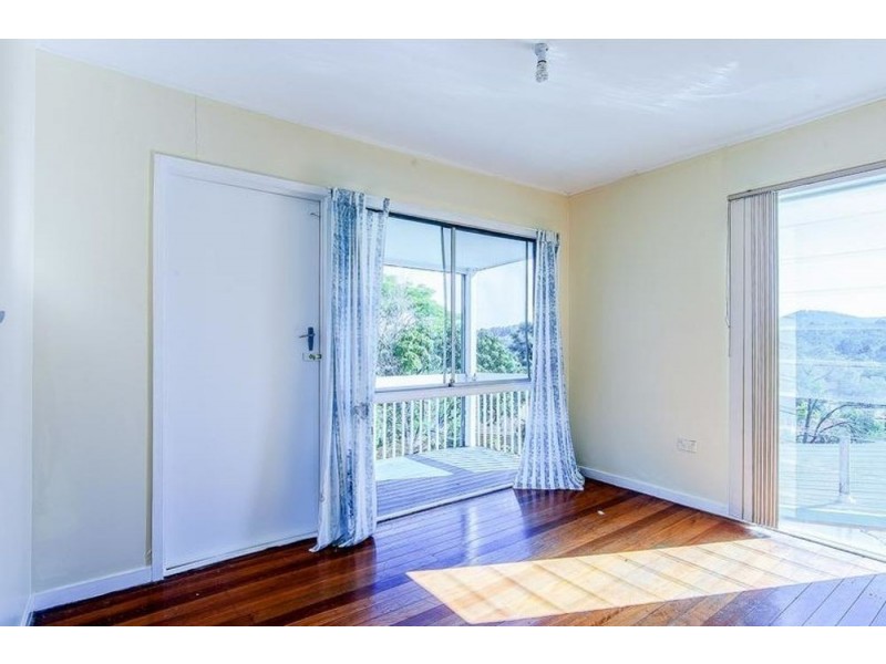 4 LANARK STREET, Kenmore QLD 4069