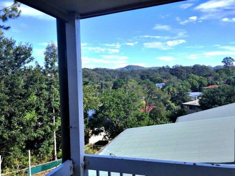 4 LANARK STREET, Kenmore QLD 4069