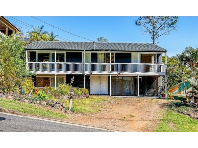4 LANARK STREET, Kenmore QLD 4069