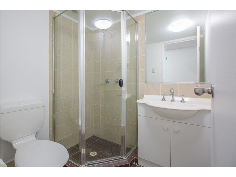 10/7-11 Brown Street, Labrador QLD 4215