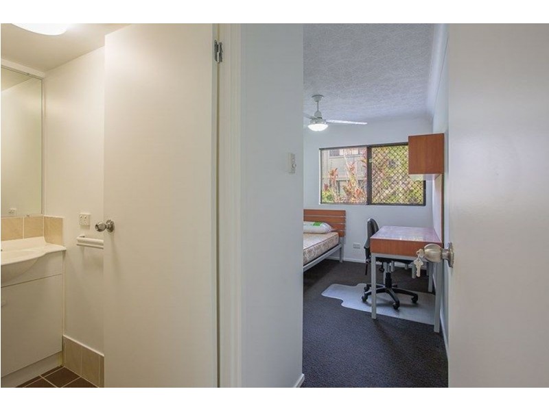 10/7-11 Brown Street, Labrador QLD 4215