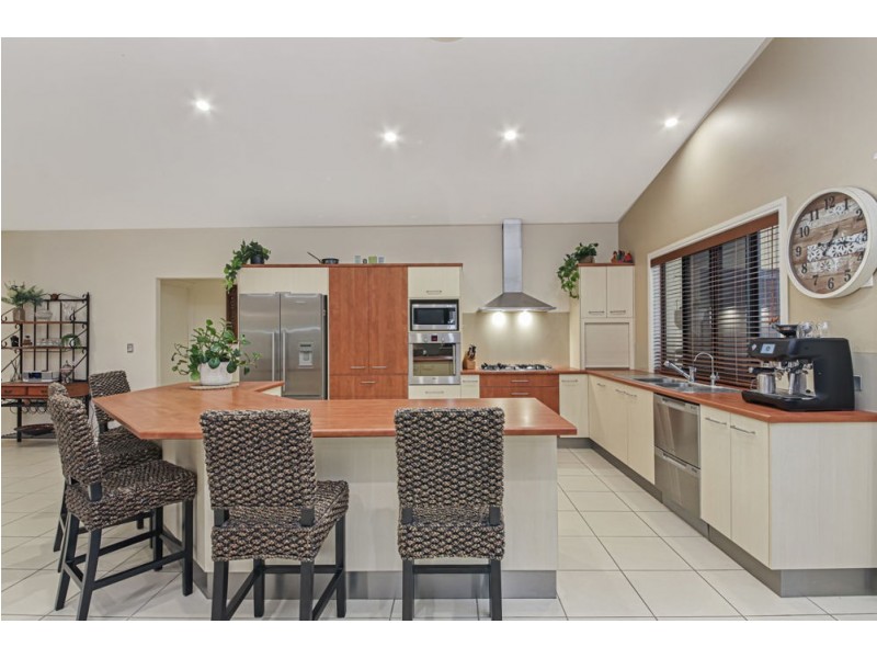 10 Bramwell Court, Cashmere QLD 4500