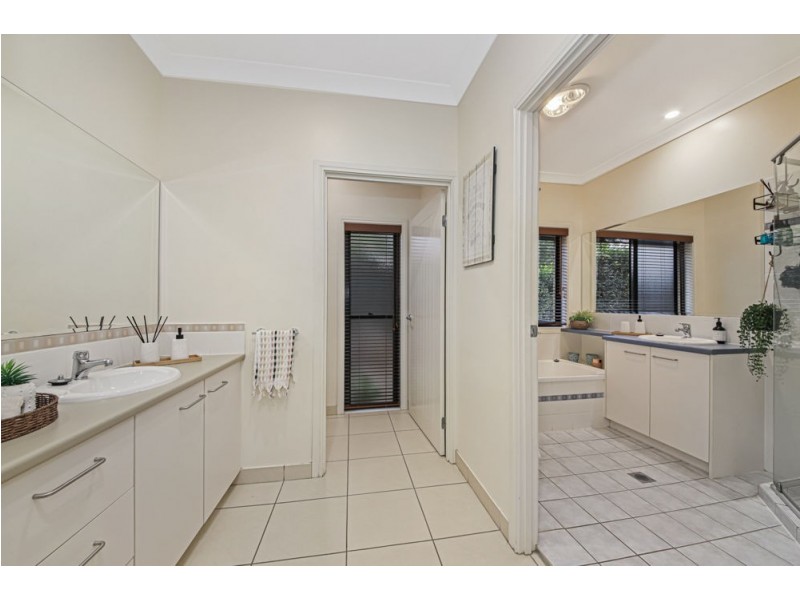 10 Bramwell Court, Cashmere QLD 4500
