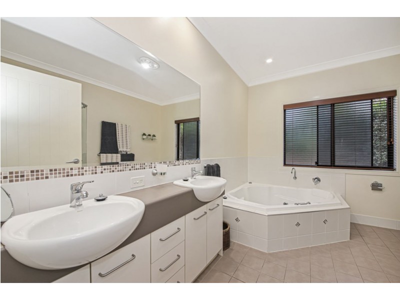 10 Bramwell Court, Cashmere QLD 4500