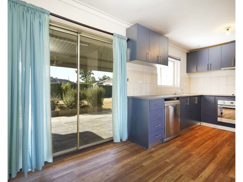 5 Kari Court, Camillo WA 6111