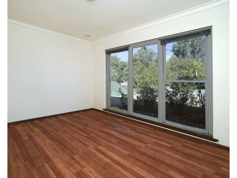 5 Kari Court, Camillo WA 6111