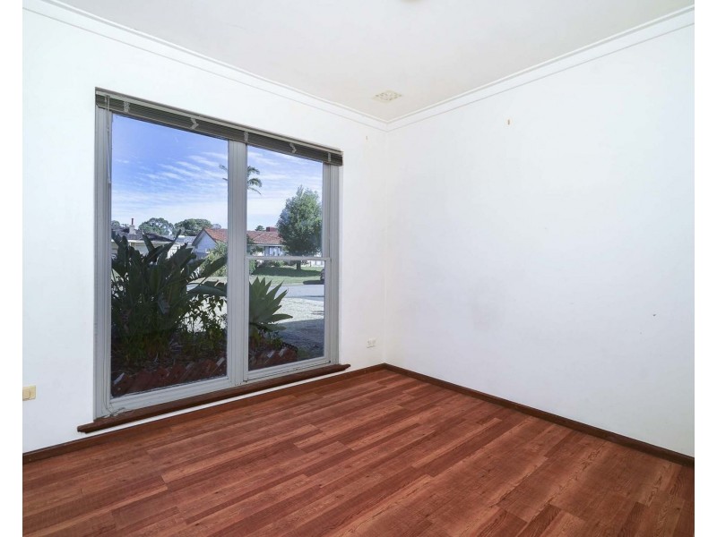 5 Kari Court, Camillo WA 6111