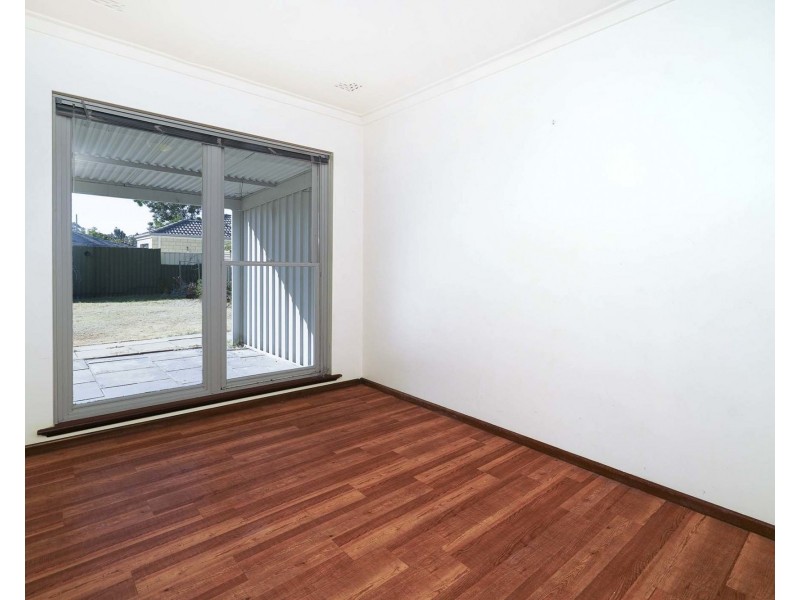 5 Kari Court, Camillo WA 6111