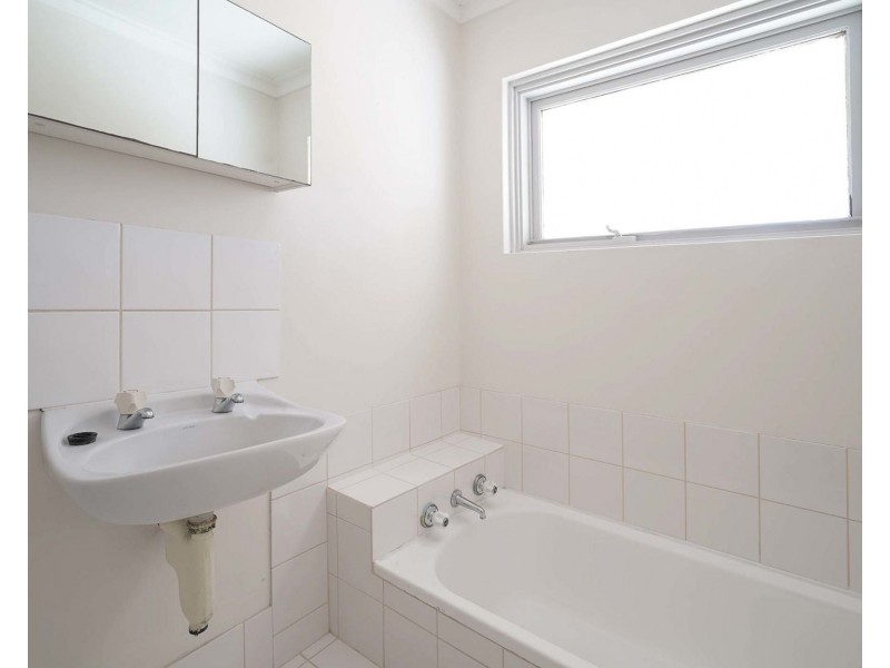 5 Kari Court, Camillo WA 6111