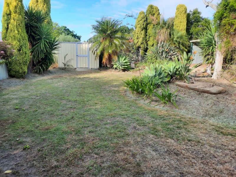 24 Leicester Square, Alexander Heights WA 6064