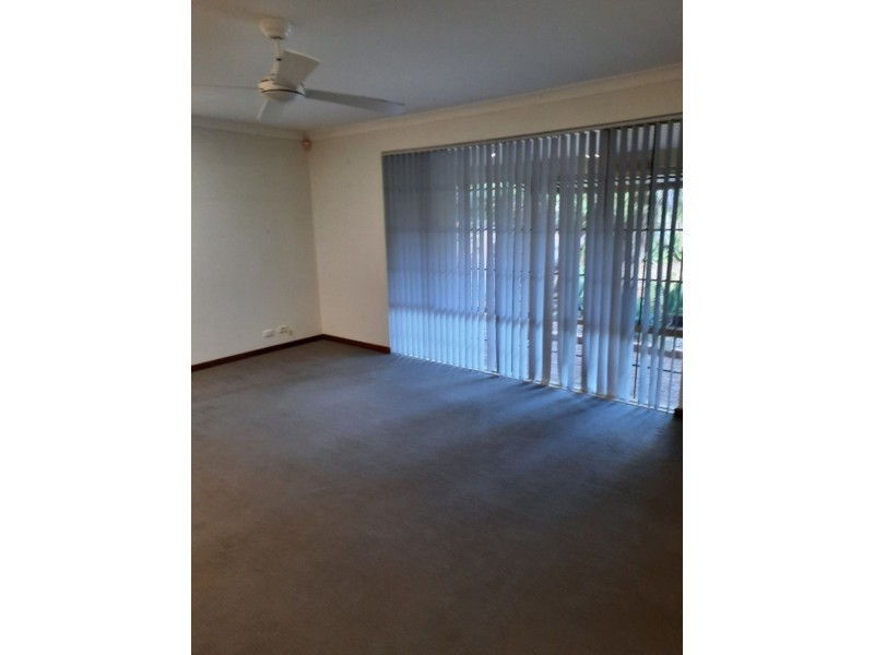 24 Leicester Square, Alexander Heights WA 6064