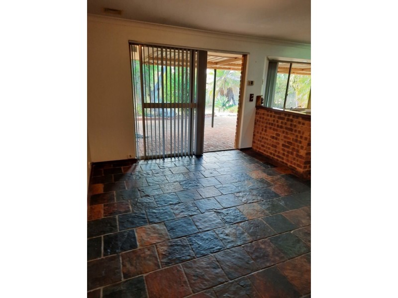 24 Leicester Square, Alexander Heights WA 6064