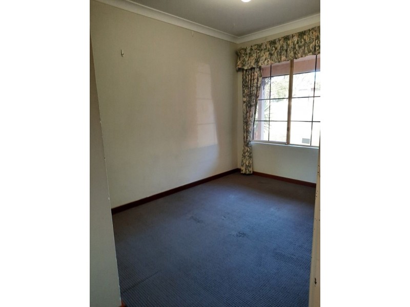 24 Leicester Square, Alexander Heights WA 6064