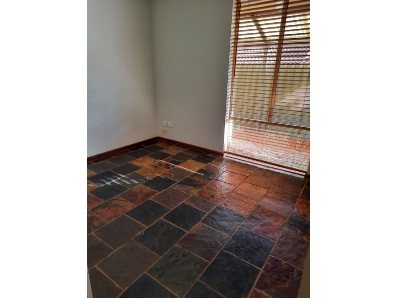 24 Leicester Square, Alexander Heights WA 6064