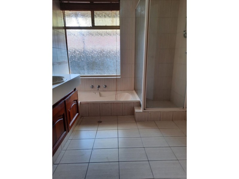 24 Leicester Square, Alexander Heights WA 6064